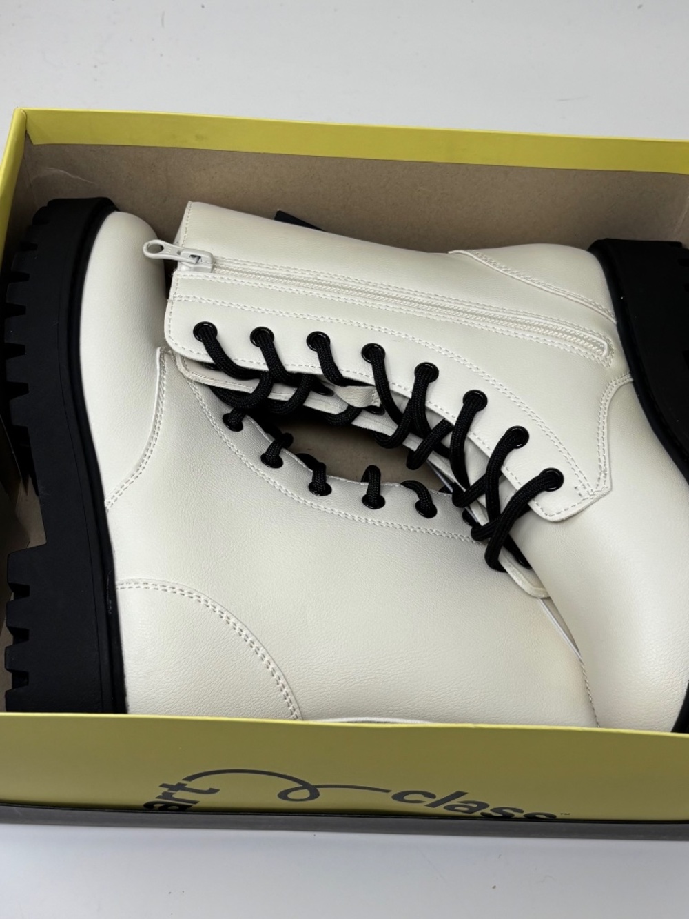 Art Class Girls Size 2 Khari Zip Up Boots Cream Faux Leather Black Lug Soles NEW - Picture 6 of 7